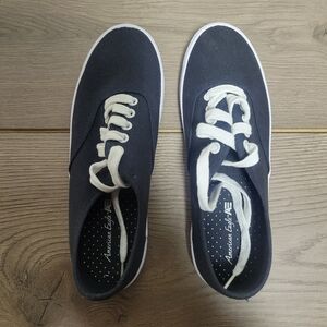 NWOT Navy size 6 American Eagle tennis shoes